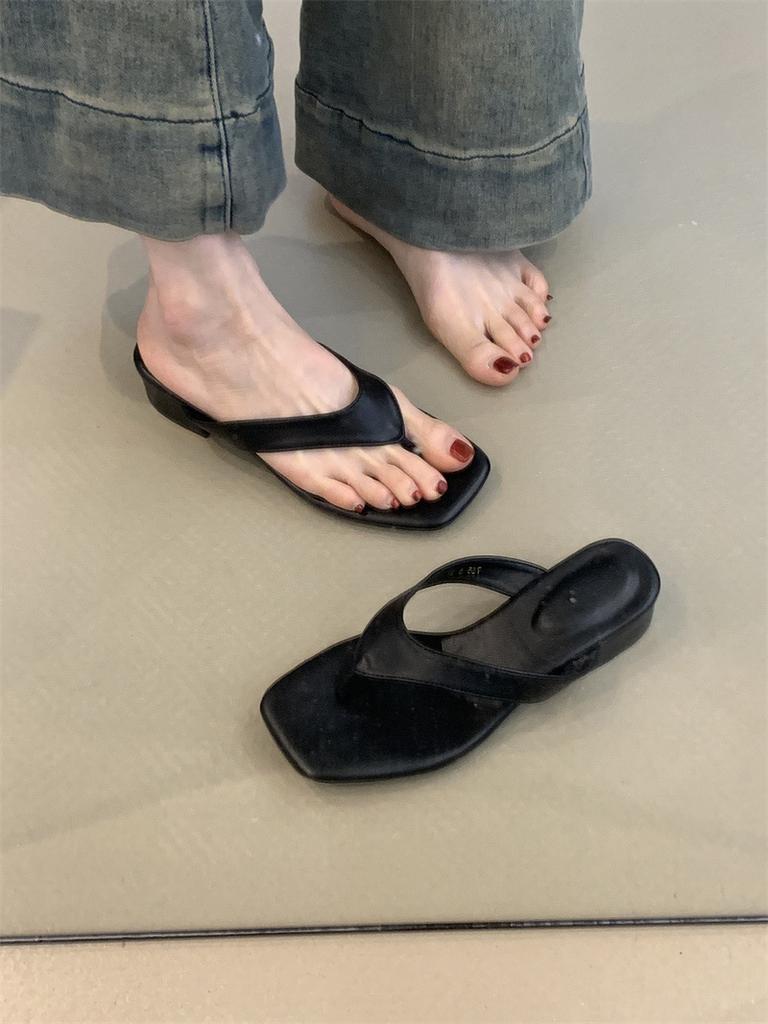 Niche Cool Slippers Women Wear Retro Temperament Simple Toe High Heel Thick Heel Sandals Women