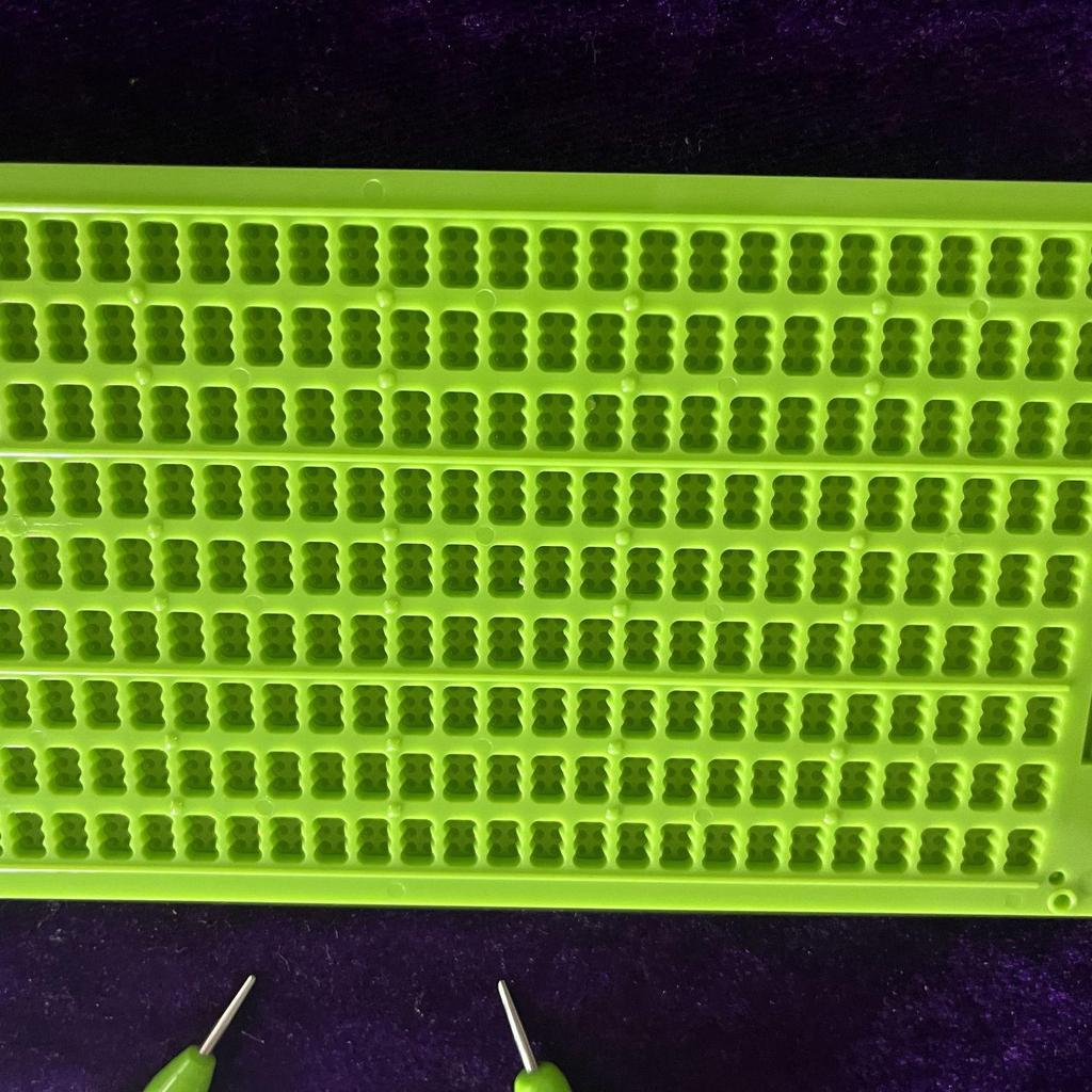 Green Braille Writing Slate with Styluses, 9 Lines X 30 Cells