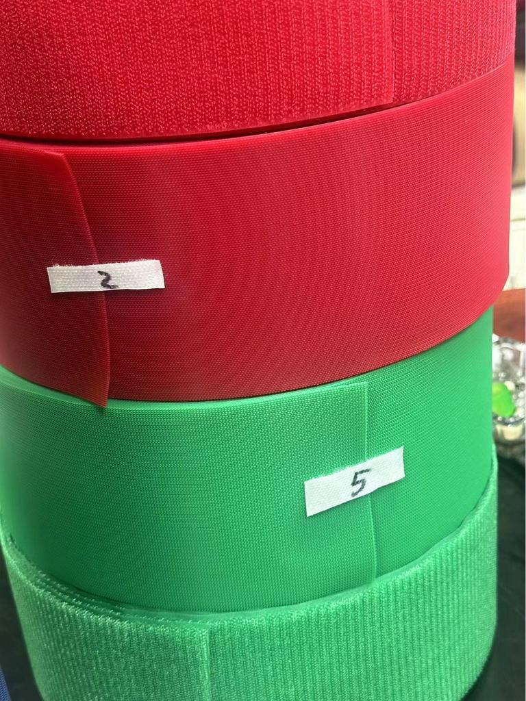 Эластичная черно-белая самоклеящаяся застежка-липучка