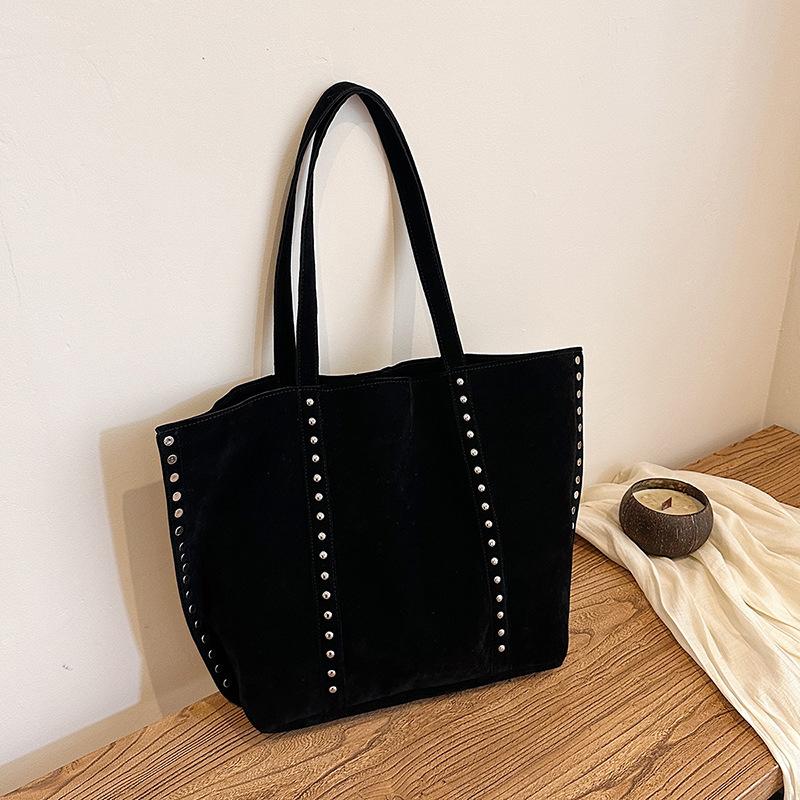 Мягкие заклепки, замша большой вместимости 2025 новая ретро повседневная для работы, сумка через плечо, сумка-тоут, женская сумка