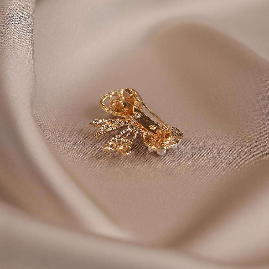 Bow Anti-glare Brooch with A Sense of High-end Light Luxury and High-end Women's Pearl Anti-glare Lapel Pin