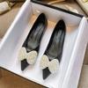 Новые женские кожаные туфли на плоской подошве Красивый жемчужный бант Повседневные туфли-лодочки Модные слипоны Лоферы