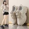 Инс корейская версия кожаные низкие кроссовки папины кроссовки девушка 2025 осень новинка дышащие студенческие спортивные увеличивающие рост досуг 8821