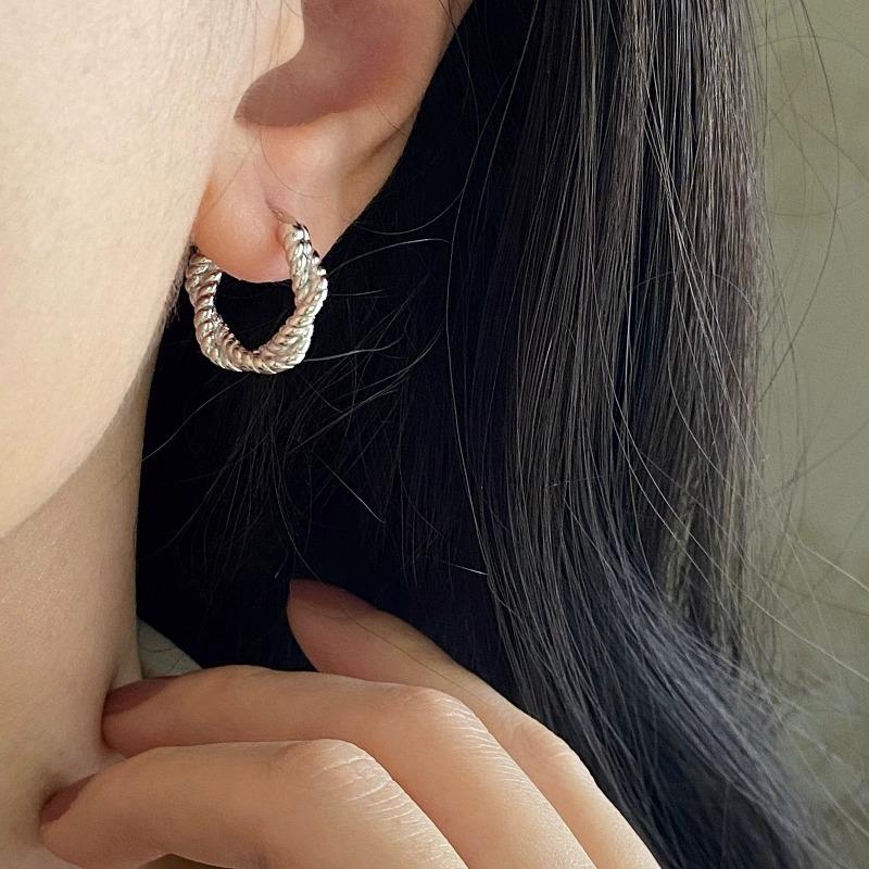Twist Woven Winding Earrings Women's Niche Design Simple and Versatile Basic Ear Buckle