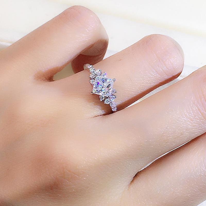 Huitan Fashion Princess Square CZ Finger Ring Женское обручальное кольцо Ювелирные изделия Изящный дизайн Аксессуары для церемонии помолвки