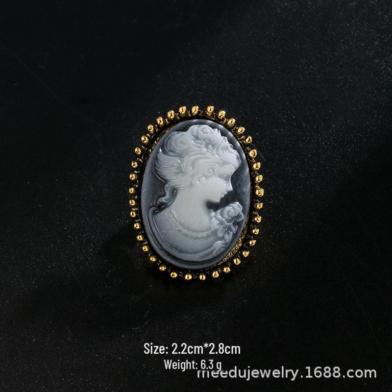 Elegant Resin Alloy Brooch: Retro Relief Art Jewelry for European & American Fashion