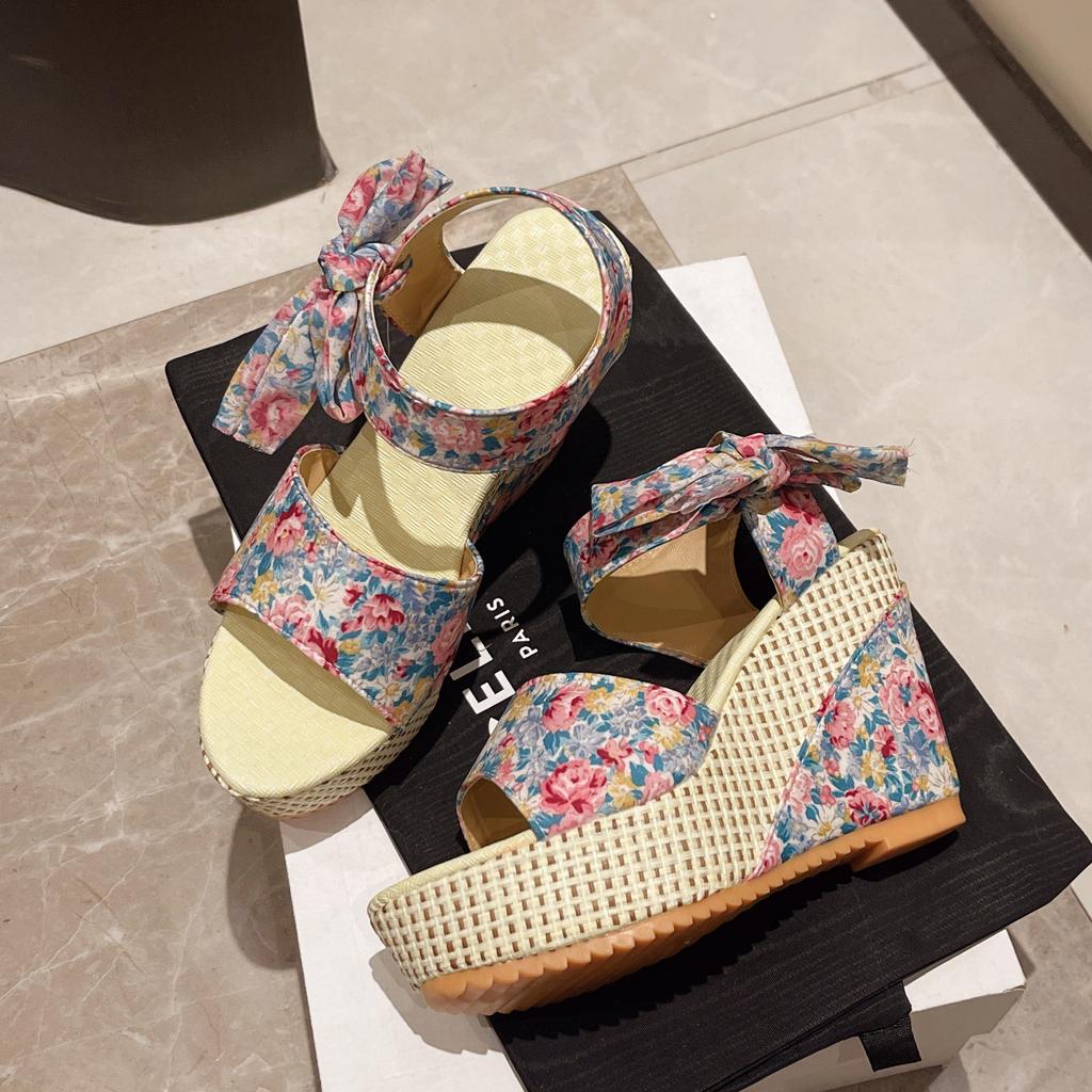 Женские босоножки на танкетке с фруктовым узором, женские босоножки на высоком каблуке, весна-лето 2025, новые женские туфли с бантом в виде рыбьего рта