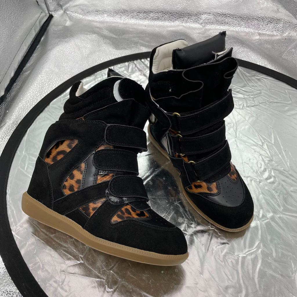 Реальные фото женских высоких кроссовок в том же стиле, что и у знаменитости