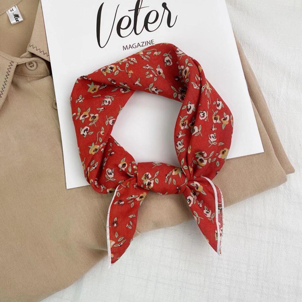Retro Green Floral Small Silk Scarf - Korean Style Women's Versatile Autumn/Spring Accessory, Thin Square for Neck or Headband