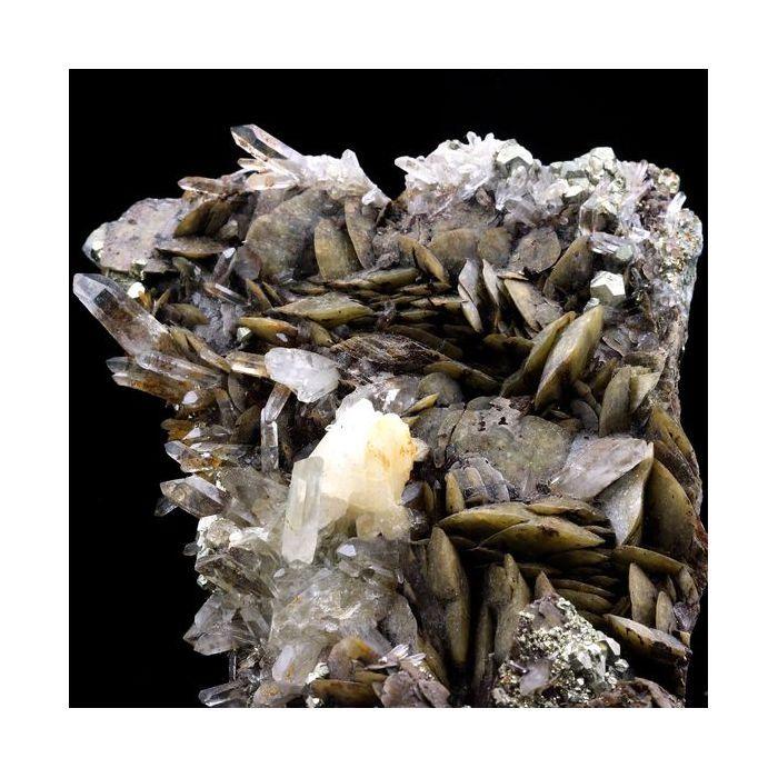 Pierres et Minéraux. Siderite, Quartz, Pyrite. 2198.0 ct. Saint-Pierre-de-Mésage, Vizille, France.