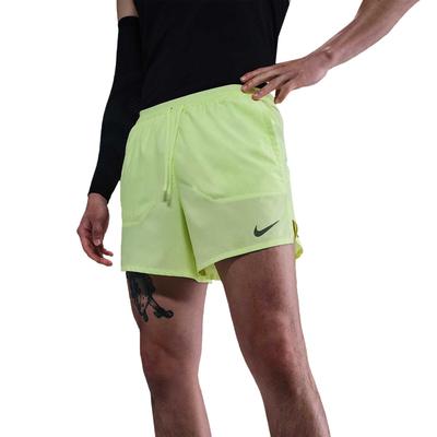 Мужские беговые шорты Dri-FIT Stride 5" со скрытой подкладкой 'Barely Volt' DM4756-701