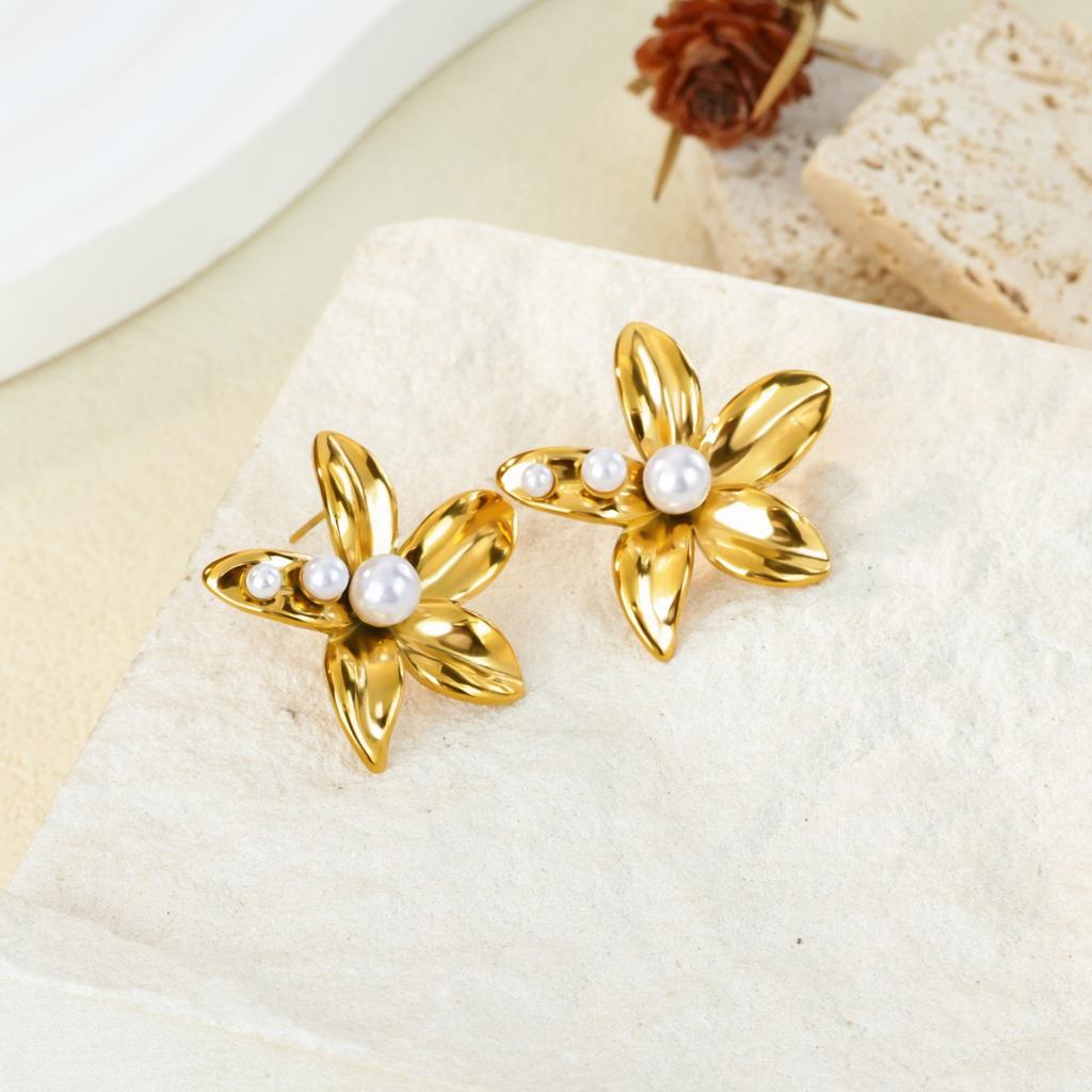 Early Autumn New Retro Stainless Steel Flower Earrings Wind High-end Light Luxury Medieval Earrings