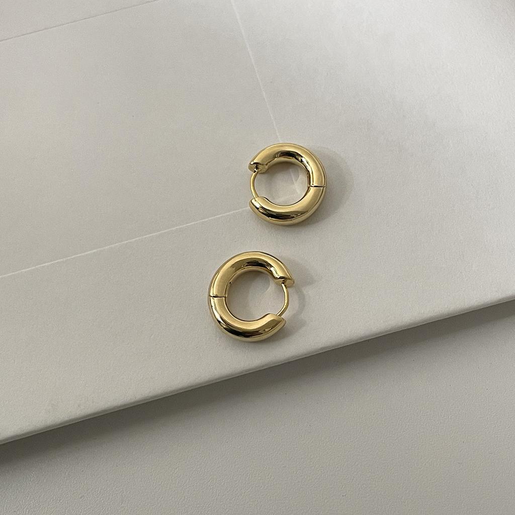 Round Smooth Plain Ring Ear Buckle Women's Fashion Simple Cold Wind Earrings Light Luxury High Sense Versatile Earrings Women