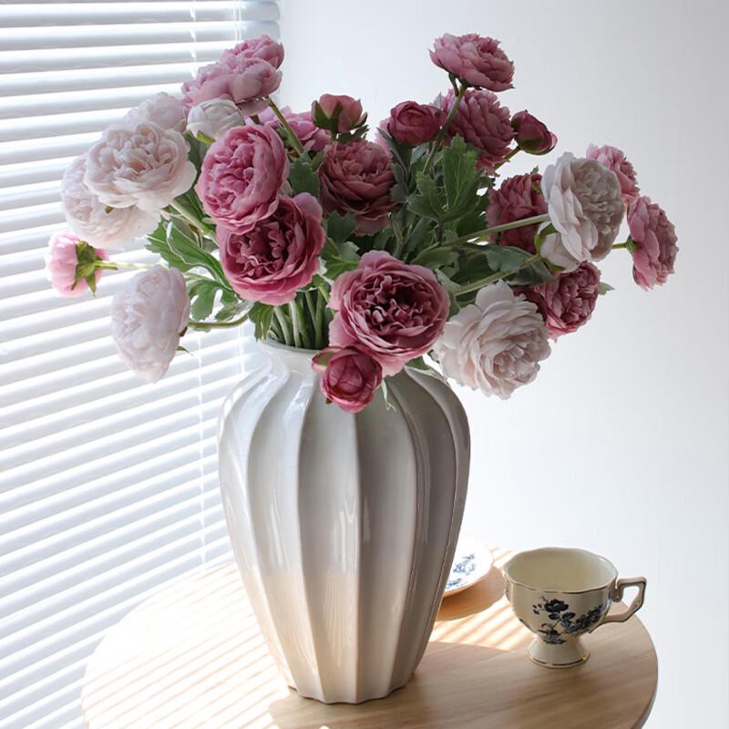 Элегантные и универсальные керамические декоративные вазы