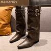 Остроносые женские высокие сапоги на среднем каблуке, кожаные туфли, женские, тренд 2024 года, массивные зимние сапоги, дизайнерские туфли-лодочки, женские готические сапоги-челси