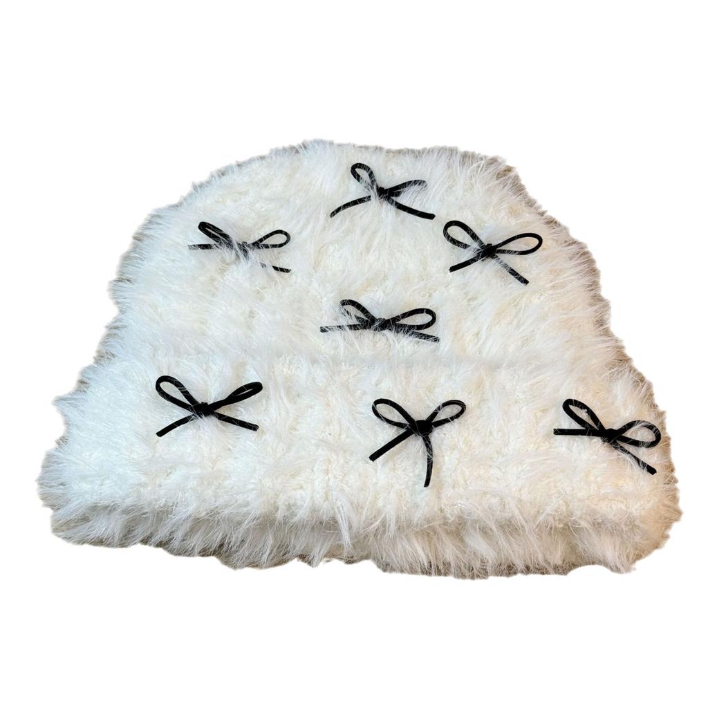 Милая и симпатичная шерстяная шапка с бантом для женщин на осень и зиму. Новое лицо, демонстрирующее маленькую вязаную ветрозащитную шапку-балаклаву.