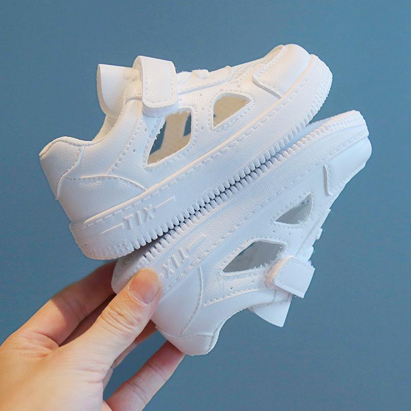 Летняя детская спортивная обувь 2025 года из дышащей белой сетки: Дизайн Hollow для мальчиков и стиль для девочек