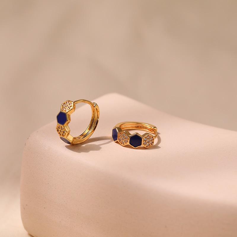 Тонкие серьги-кольца с покрытием K Gold, медь, инкрустация цирконами, эмаль, для женщин