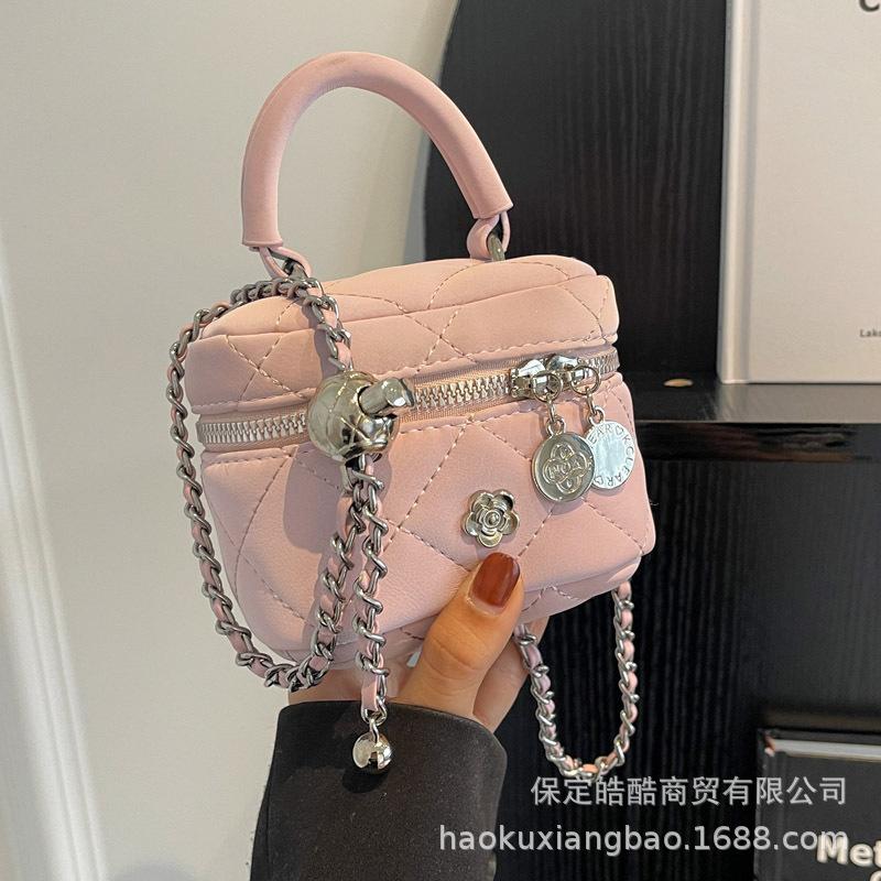 В этом году популярная маленькая женская сумка 2025 года, новая бриллиантовая цепочка, темпераментная мини-простая маленькая ароматная сумка кросс-боди