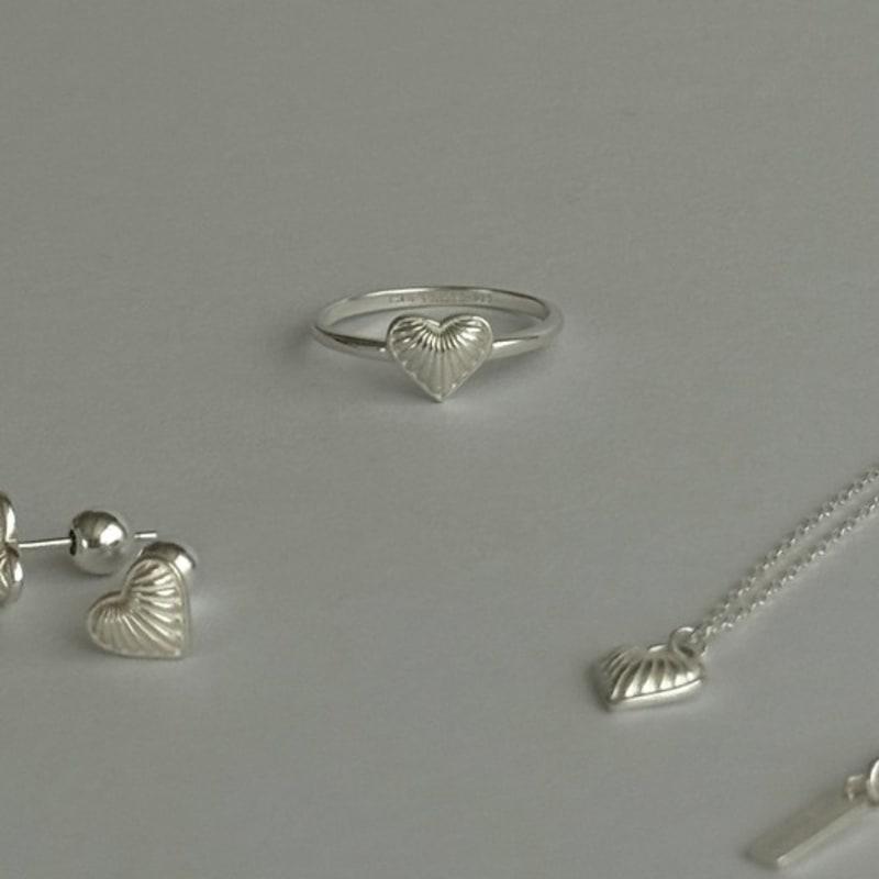 THE BORING mini heart ring