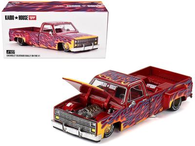 Масштабная миниатюрная модель автомобиля Chevrolet Silverado Dual on Fire V1 Красный и Пламя Лимитированная серия Литая модель автомобиля от Kaido House KHMG127 1/64