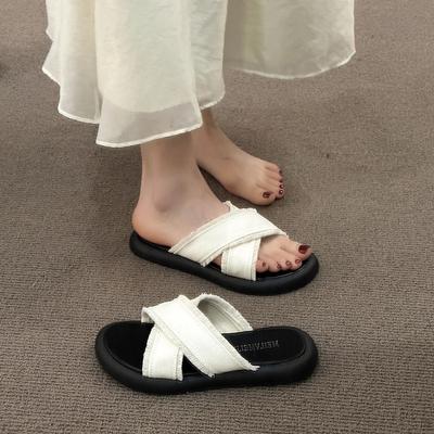 Шлепанцы на толстой подошве с перекрещенными ремешками женские летние для улицы новые модные универсальные на плоской подошве повседневные пляжные крутые шлепанцы