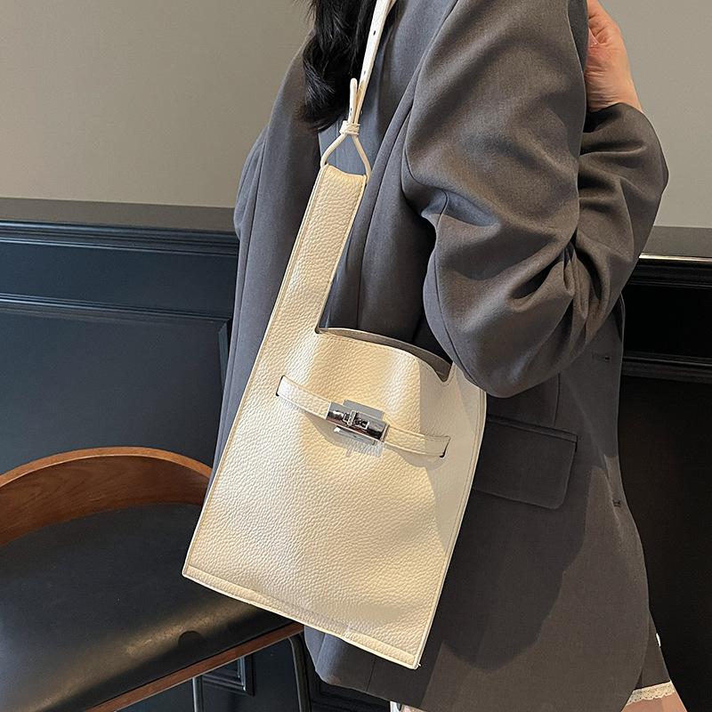 Тренд и мода простой нишевый шоппер с узором личи женский универсальный в зарубежном стиле легкий высококлассный мессенджер