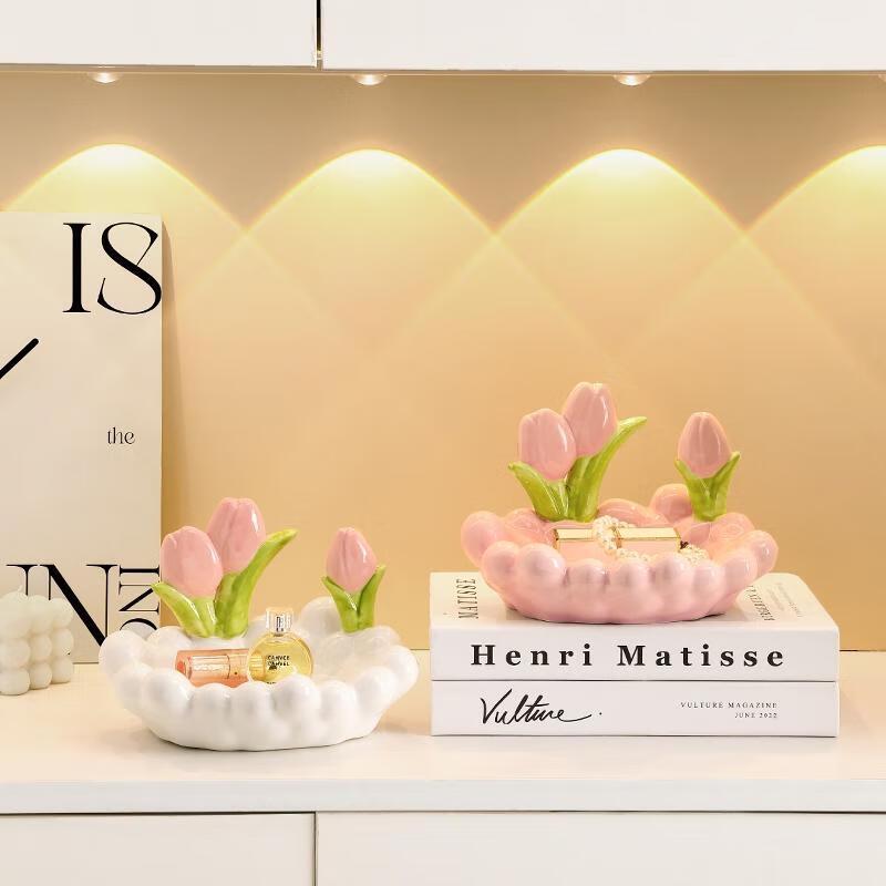 Приветственный поднос-органайзер для прихожей «Собака и белый тюльпан»