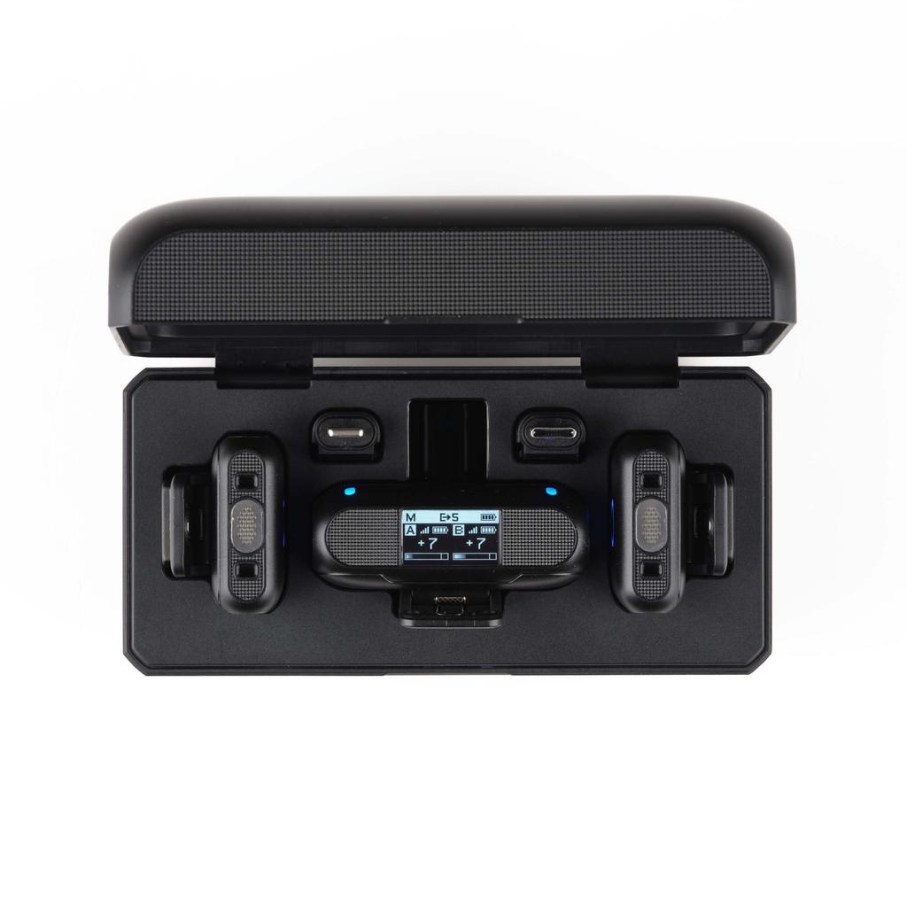 Saramonic 2.4GHz 4-in-1 Wireless Microphone System (Includes Two Transmitters, One Receiver, and ChargingStorage Box) Blink500B2+ -JP