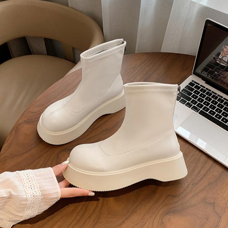 Кожаные белые короткие ботинки женские 2025 новые осенне-зимние ботинки обувь на платформе универсальные одинарные ботинки маленькие ботинки Мартин