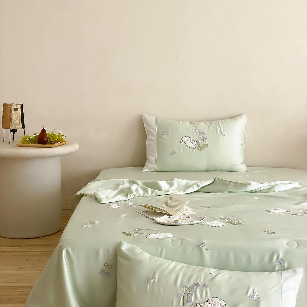Light Luxury Tencel Summer Quilt Set - Cartoon Rabbit Cool Kids' Blanket