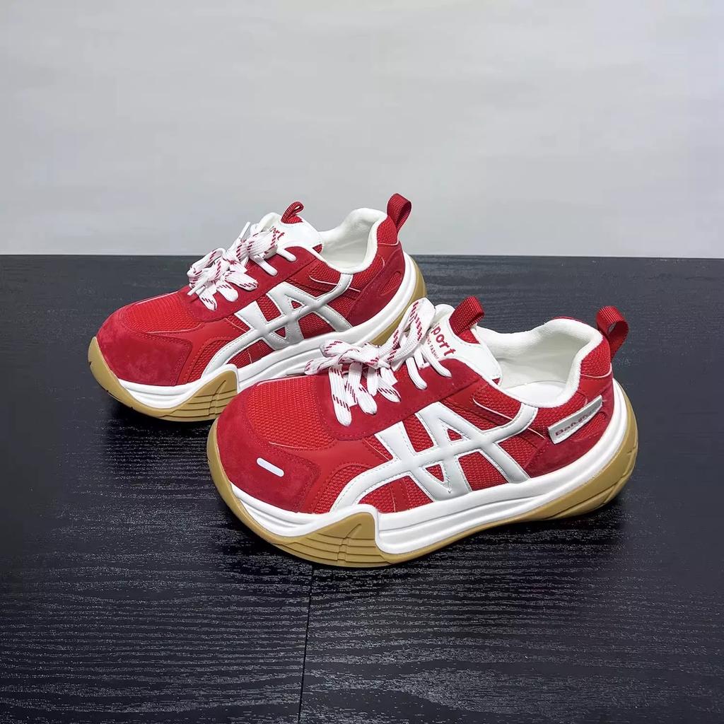 Супер популярные огромные красивые кроссовки папы женские толстые подошвы не утомляют ноги 2025 новая осень универсальные спортивные и повседневные женские туфли