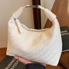 Французская нишевая плетеная сумка женская 2025 весна-лето простая и элегантная сумка-пельмень текстурная сумка-мессенджер для通勤