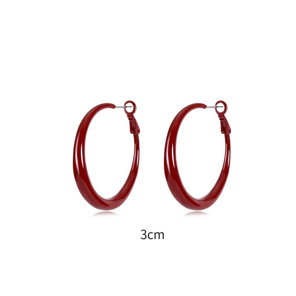 Ретро красные обручи: Серьги в стиле Гонконга на осень/зиму для создания шикарного, подчеркивающего достоинства лица образа