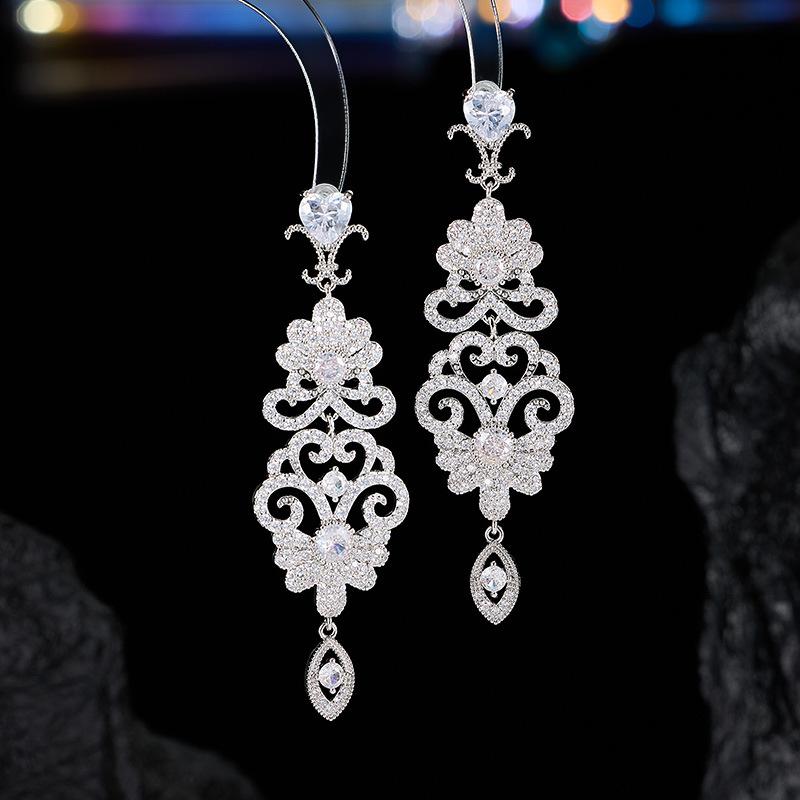 Luxury Court Style Long Hollow Earrings European American Noble Lady Temperament Formal Party Wedding Dress Ear Ornaments