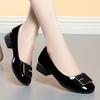 Модные весенние новые женские туфли на квадратном каблуке для вечеринок, черные туфли из мягкой искусственной кожи для офиса, удобные балетки с металлической пряжкой