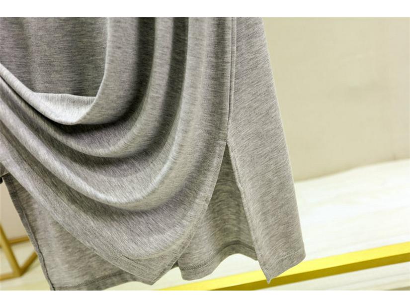 Летнее платье свободного кроя из модала с V-образным вырезом, короткими рукавами и разрезами по бокам