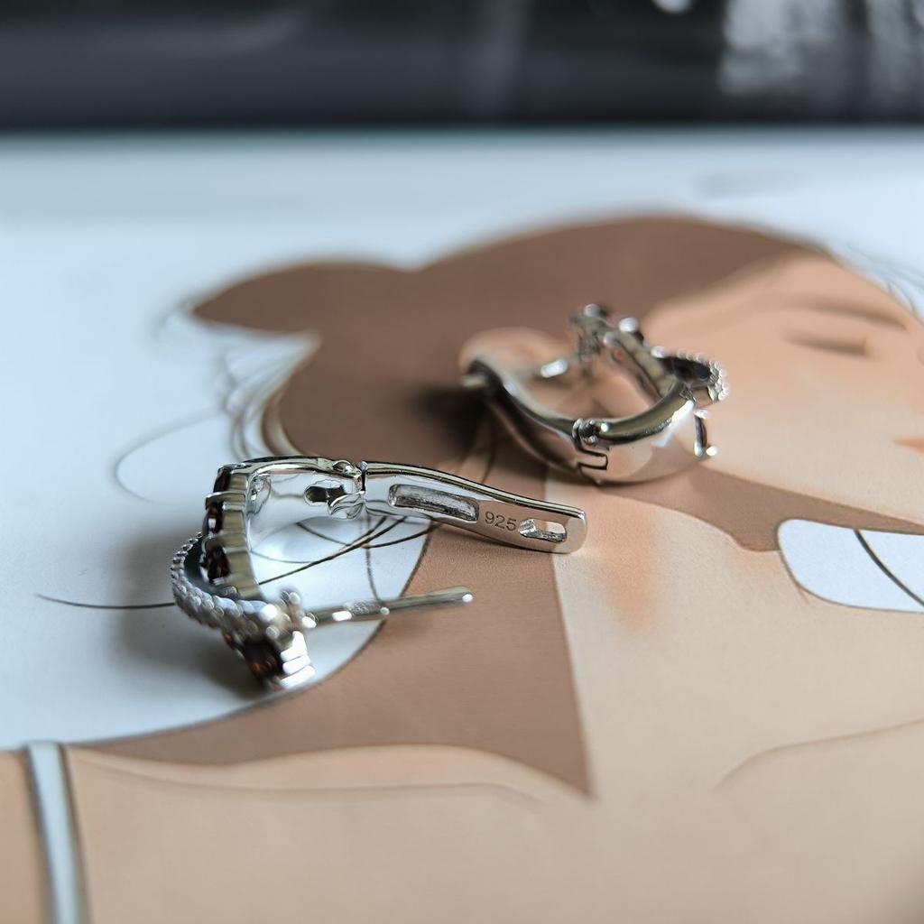 Серебряные серьги с натуральным гранатом 1.556ct, фианитами (2191414)