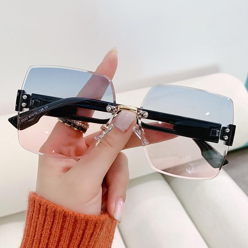 Chic Unisex Square Frame Sunglasses With Pc Lenses And Uv Protection For Travel And Daily Wear