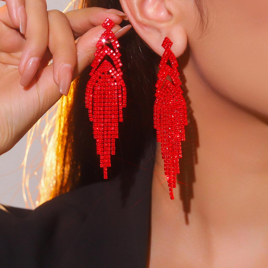 Длинные красные серьги с бахромой, которые не выцветают