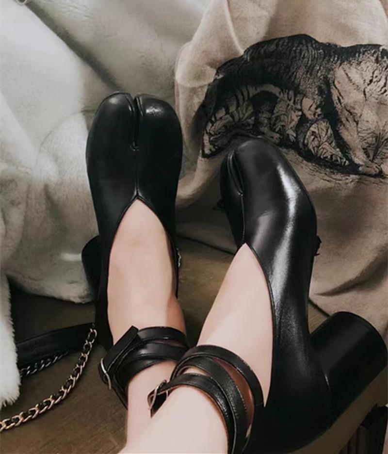 Fashion Cylindrical Heel Tabi Pumps Front Buckle High Heels Novel Design Split Toe Leather Shoes Custom Multi-Color Women Handmade Shoes