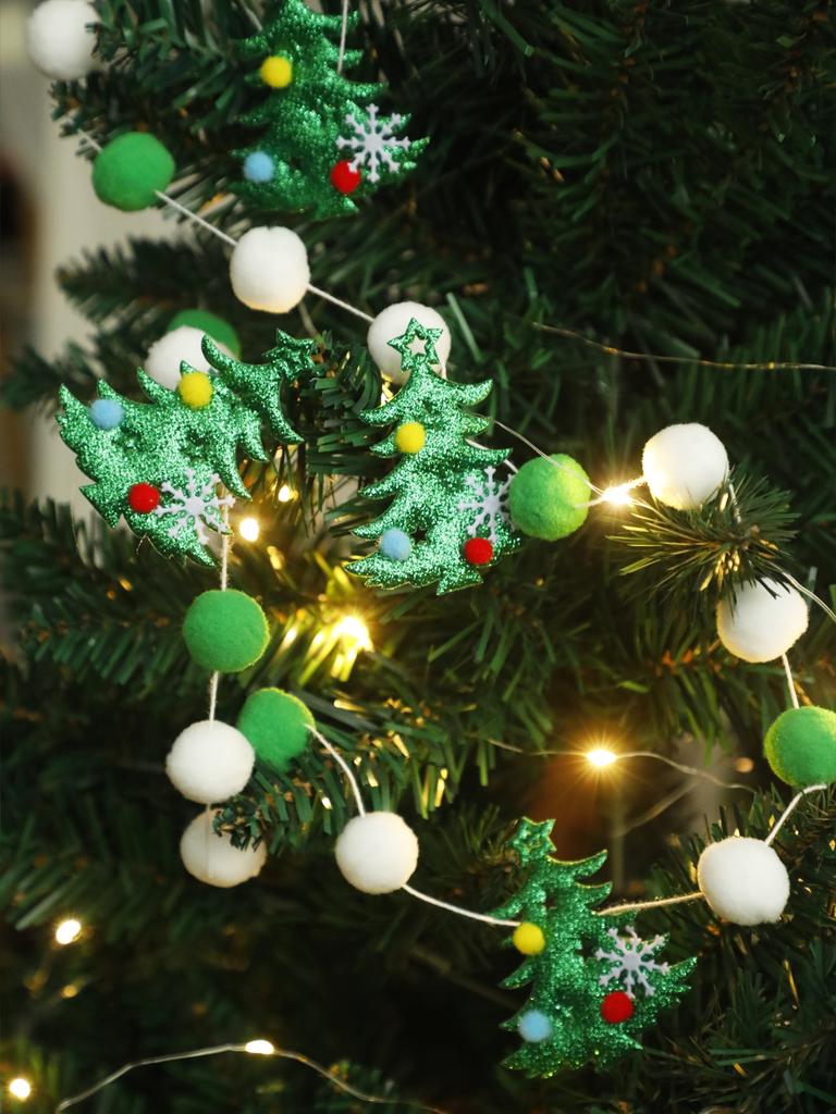 Christmas Tree Pom Pom Garland Green White Felt Ball String with Mini Tree Ornaments for Xmas Tree Fireplace Wall Hanging Decor