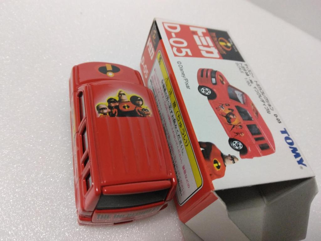 Tomica Toyota bB Incredibles Red Scale Diecast Mini Car 1/60