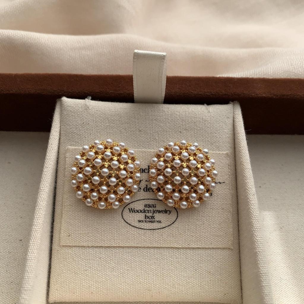 Round Dense Arrangement Small Pearl Stud Earrings Retro Bead Embroidery Exquisite Elegance Ritual Niche Earrings