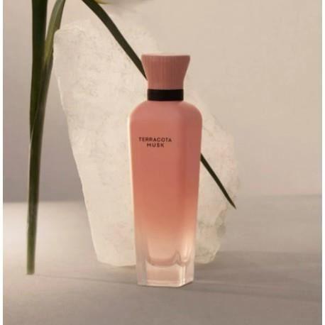 Adolfo Dominguez Terracota Musk, el perfume lleno de magia Terracota Musk es el nuevo perfume de Adolfo Dominguez lanzado en 2021 d