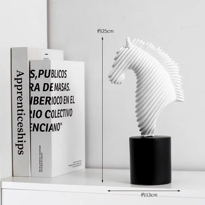 Resin Crafts Steed Statue Room Aesthetic Decor Abstract Striped Horse Head Mascot Animal Sculpture Desk Decoration Ornaments