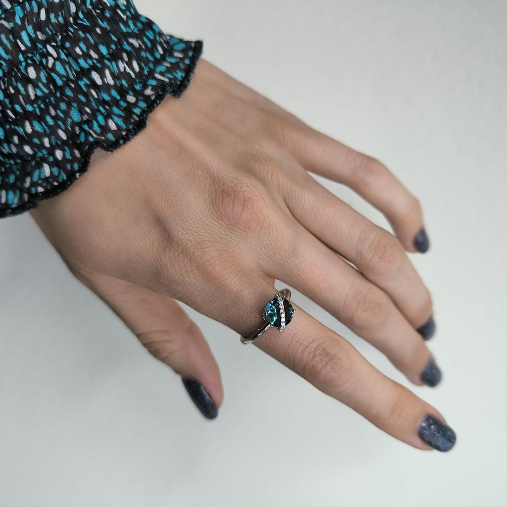 Серебряное кольцо с топазом Лондон Блю 1.841ct, фианитами, вес изделия 2,35 гр (2178156)