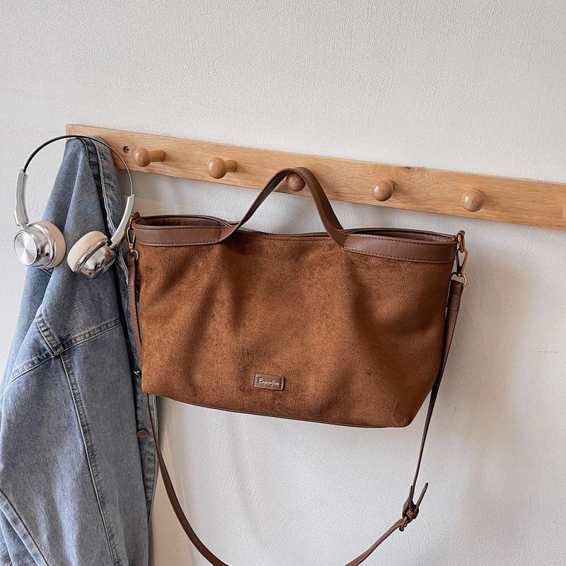 Сумка премиум-класса с текстурой, женская, большой вместимости, новая коллекция осень-зима 2025, универсальная ретро-сумка-мессенджер, портативная сумка-тоут для поездок