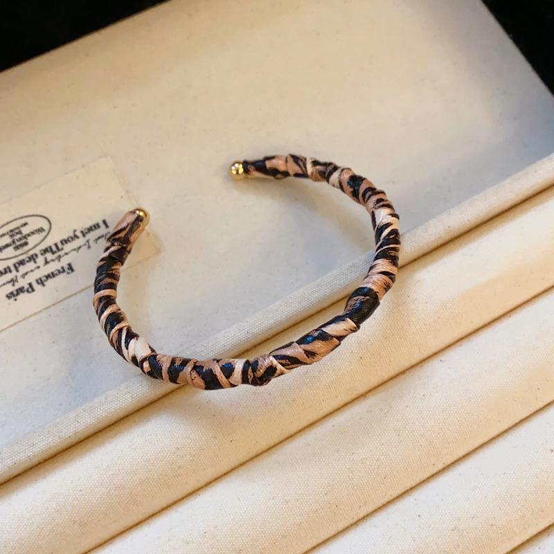 Текстурированный открытый браслет с золотым покрытием: Корейский стиль, Высококлассная холодная эстетика