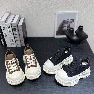 Женские кожаные туфли на платформе-маффине, увеличивающие рост на 7 см, легкие, с мягкой подошвой, белые туфли 2025 года, новые универсальные и тонкие повседневные туфли